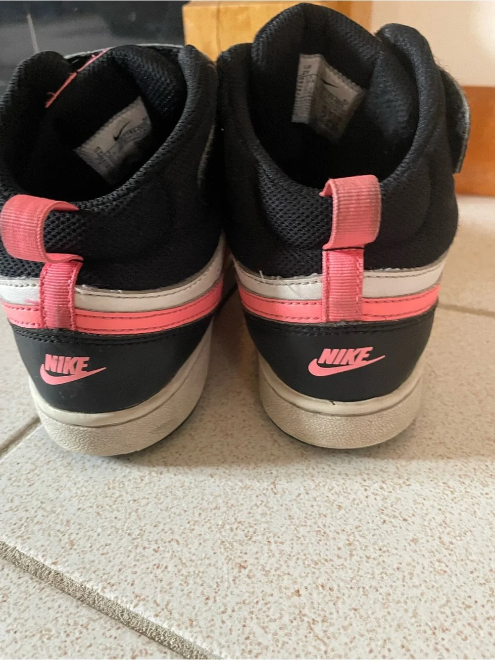 Nike Kids Black and Pink Low-Top Sneakers